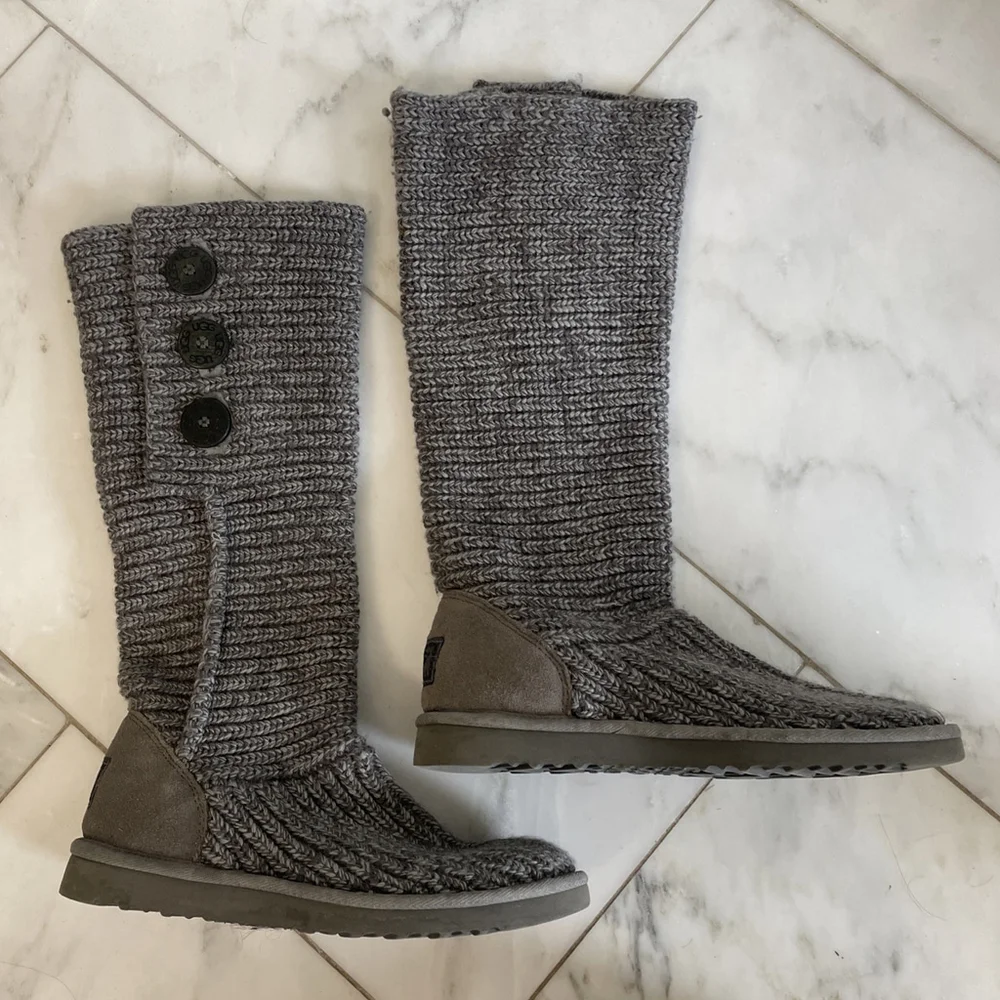 Like new UGG Australia Classic Cardy Cable Knit Gray Knee-High Boots size 8 - Picture 2 of 11